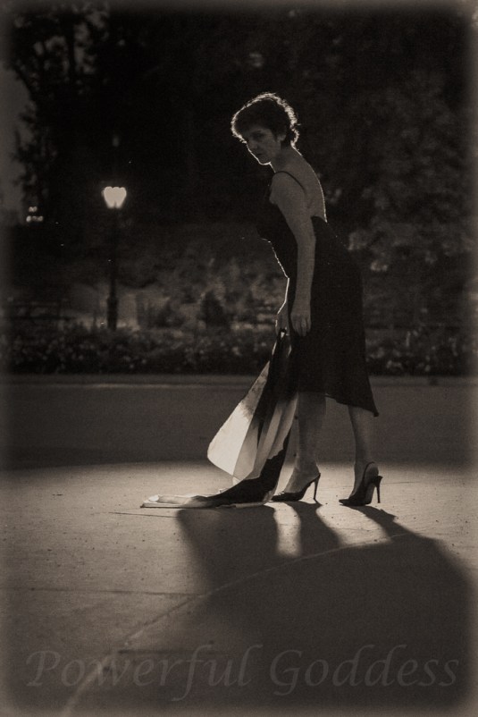 _S5A8076NYC-Central-Park-Fountain-Glamour-Portraits-Powerful-Goddess