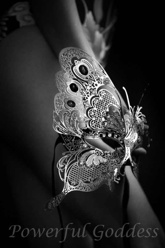 _S5A8467NYC-NJ-Butterfly-Mask-Glamour-Boudoir-Portraits-Powerful-Goddess