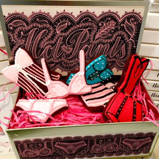 Biscuiteers-London-Boudoir-Cookies-Powerul-Goddess-Portraits