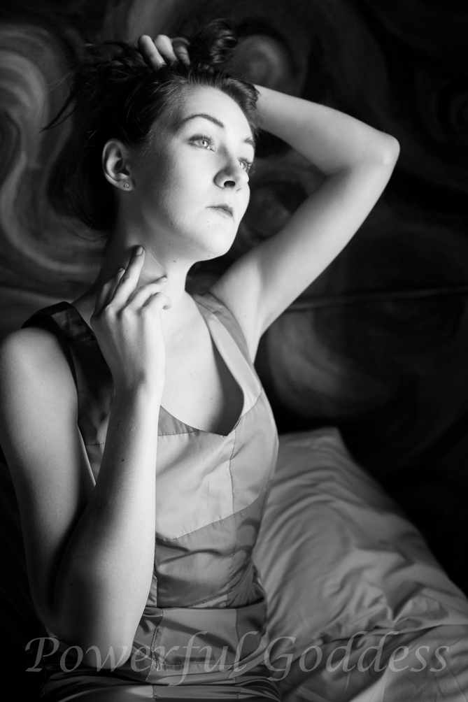 _S5A5953-New-York-New-Jersey-Van-Gogh-Glamour-Boudoir-Powerful-Goddess-Portraits-Sharon-Birke-3