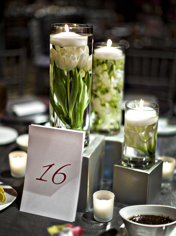 submerged-flowers-floating-candle-centerpiece-party-giveaways