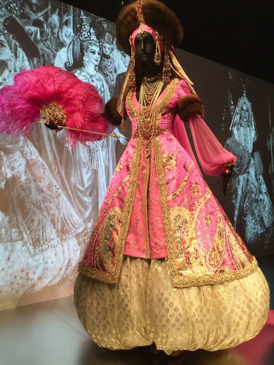 Jacqueline-de-Ribes-NYC-Met-museum-Sharon-Birke-portraits