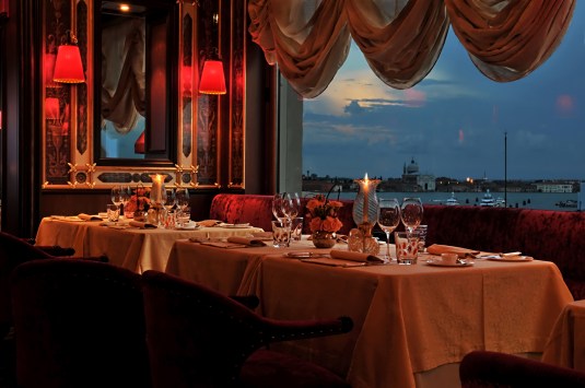 Venice-Restaurant-Terrazza-Danieli-at-dusk